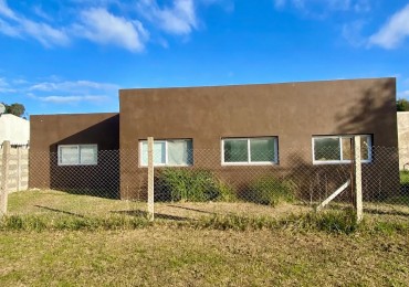 Casa 4 ambientes en Solares de Santa Elena